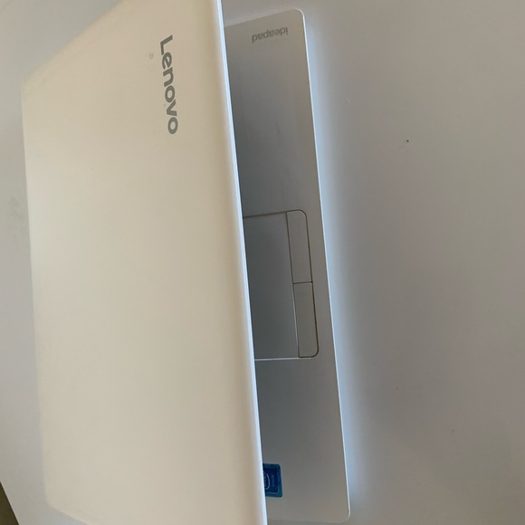 Lenovo Ideapad, & Intel inside, & Made 2017 - Picture 8 of 9